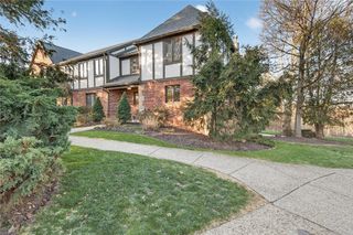 1585 Stone Mansion Dr, Franklin Park, PA 15143