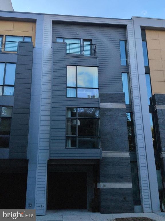 136 N 22ND ST, Philadelphia, PA 19103