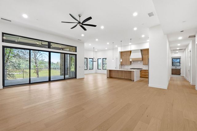 23796 Landon Evan Ln, Auburn, CA 95602