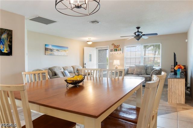 1906 SE 26th ST, Cape Coral, FL 33904