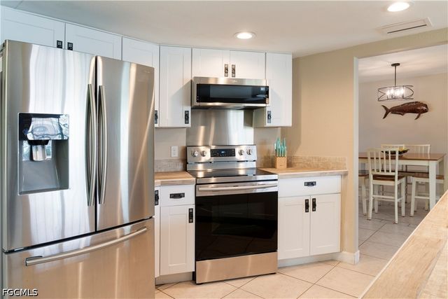 1906 SE 26th ST, Cape Coral, FL 33904