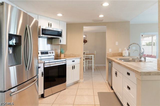 1906 SE 26th ST, Cape Coral, FL 33904