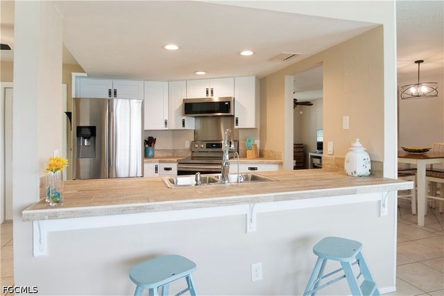 1906 SE 26th ST, Cape Coral, FL 33904