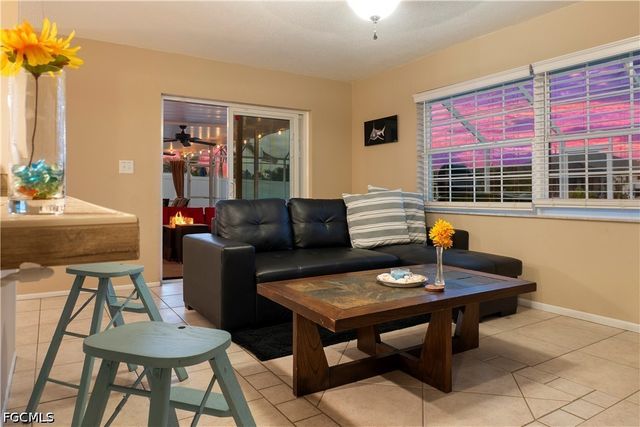 1906 SE 26th ST, Cape Coral, FL 33904