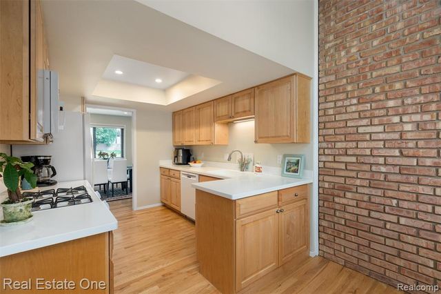 2903 Moon Lake Drive, West Bloomfield, MI 48323