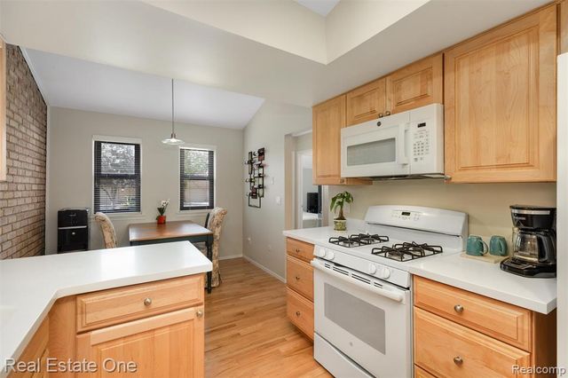 2903 Moon Lake Drive, West Bloomfield, MI 48323