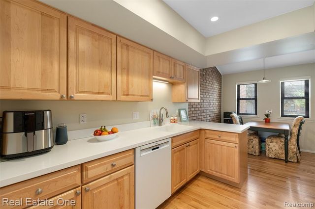 2903 Moon Lake Drive, West Bloomfield, MI 48323
