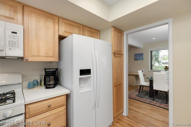 2903 Moon Lake Drive, West Bloomfield, MI 48323