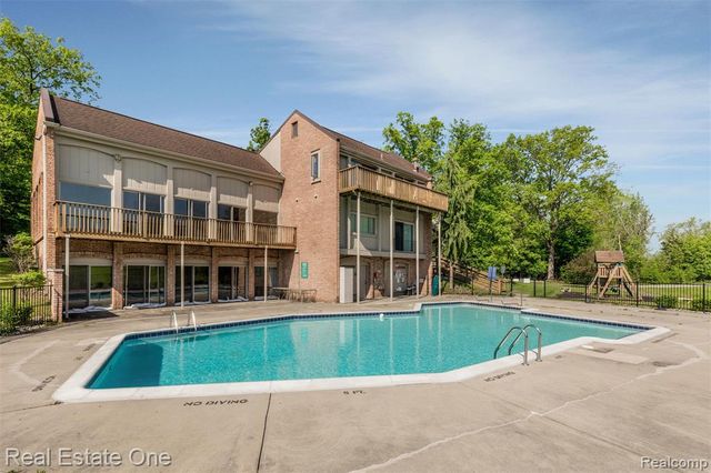 2903 Moon Lake Drive, West Bloomfield, MI 48323