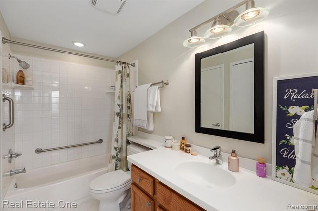 2903 Moon Lake Drive, West Bloomfield, MI 48323