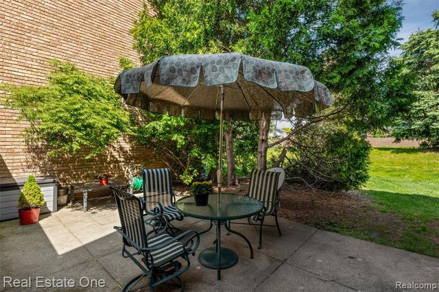 2903 Moon Lake Drive, West Bloomfield, MI 48323