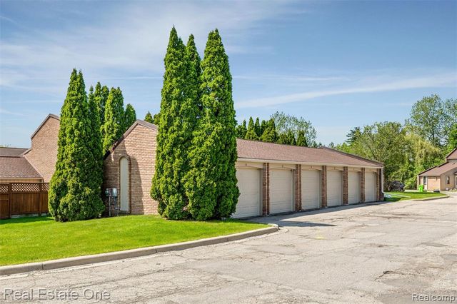 2903 Moon Lake Drive, West Bloomfield, MI 48323