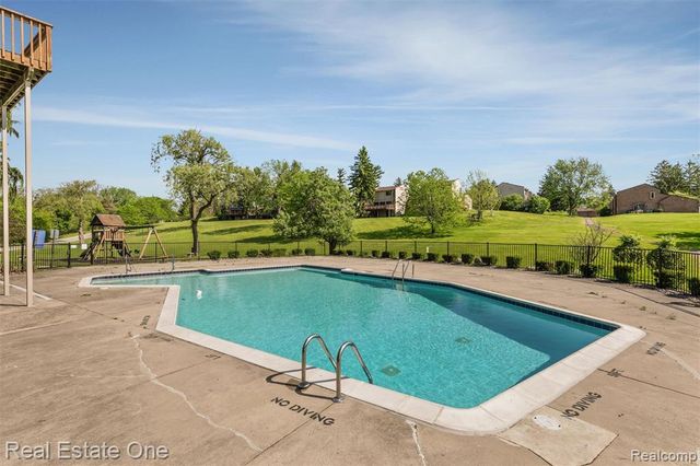 2903 Moon Lake Drive, West Bloomfield, MI 48323