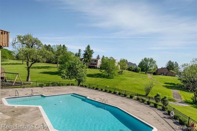 2903 Moon Lake Drive, West Bloomfield, MI 48323