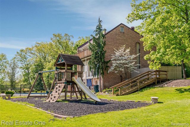 2903 Moon Lake Drive, West Bloomfield, MI 48323