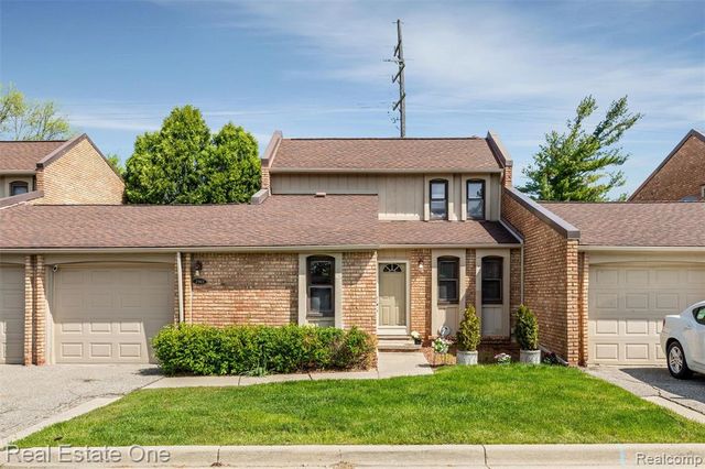 2903 Moon Lake Drive, West Bloomfield, MI 48323