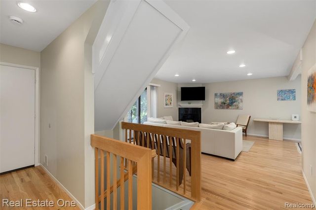 2903 Moon Lake Drive, West Bloomfield, MI 48323