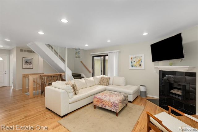 2903 Moon Lake Drive, West Bloomfield, MI 48323