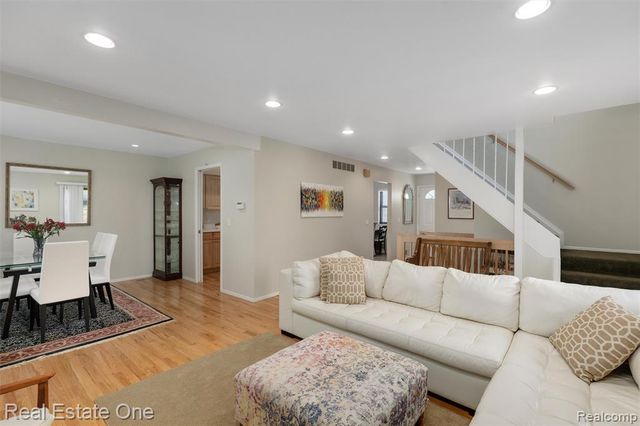 2903 Moon Lake Drive, West Bloomfield, MI 48323
