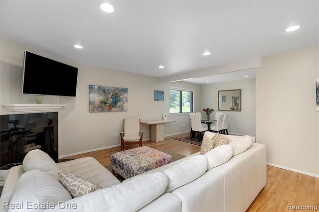 2903 Moon Lake Drive, West Bloomfield, MI 48323