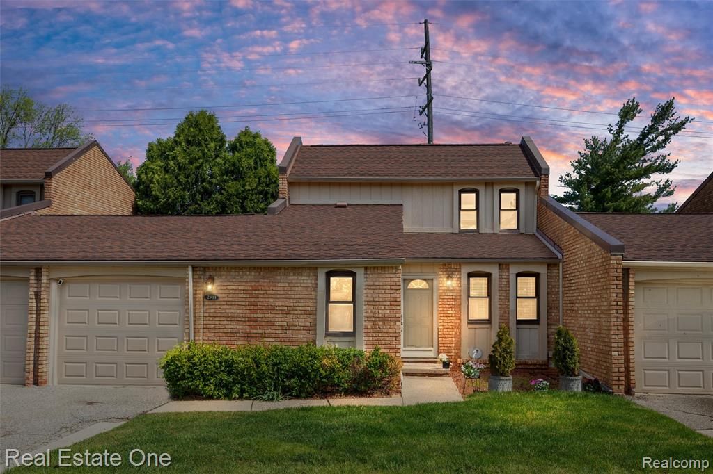 2903 Moon Lake Drive, West Bloomfield, MI 48323