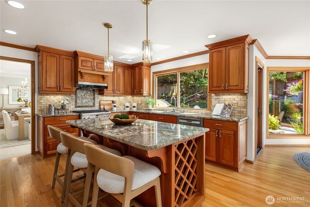 22525 SE 46th Place, Sammamish, WA 98075