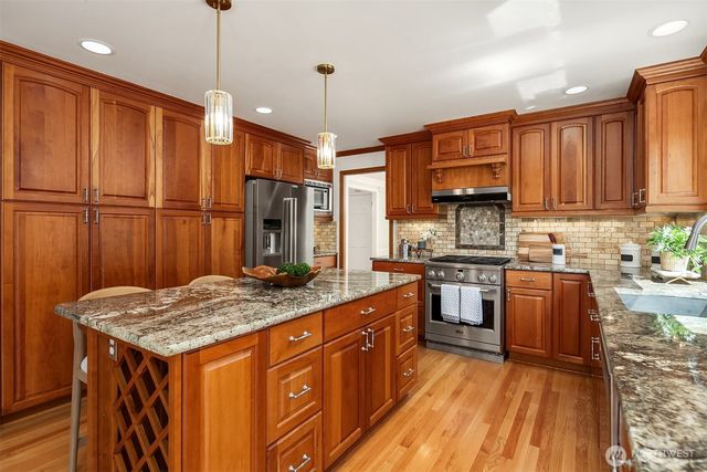22525 SE 46th Place, Sammamish, WA 98075