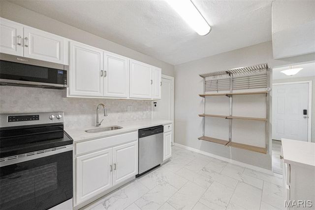 1088 Key West Avenue, St Louis, MO 63119