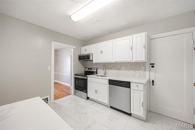 1088 Key West Avenue, St Louis, MO 63119