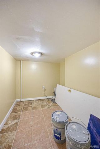 1088 Key West Avenue, St Louis, MO 63119