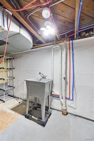 1088 Key West Avenue, St Louis, MO 63119