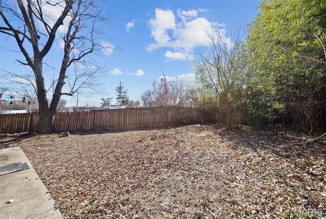 1088 Key West Avenue, St Louis, MO 63119