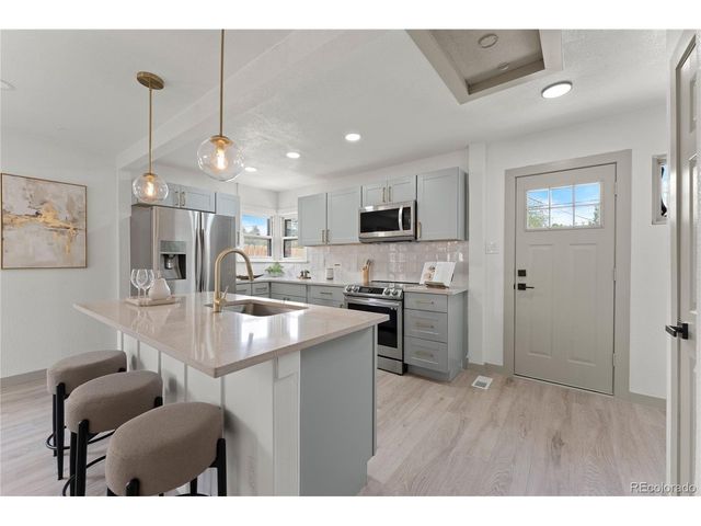 1716 Nome St, Aurora, CO 80010
