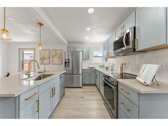 1716 Nome St, Aurora, CO 80010