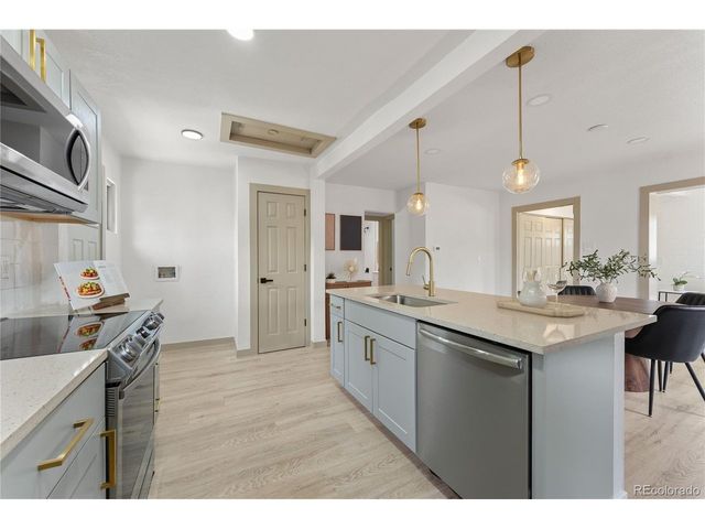 1716 Nome St, Aurora, CO 80010