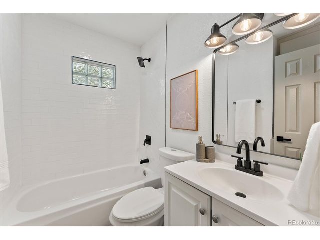 1716 Nome St, Aurora, CO 80010