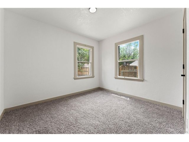 1716 Nome St, Aurora, CO 80010