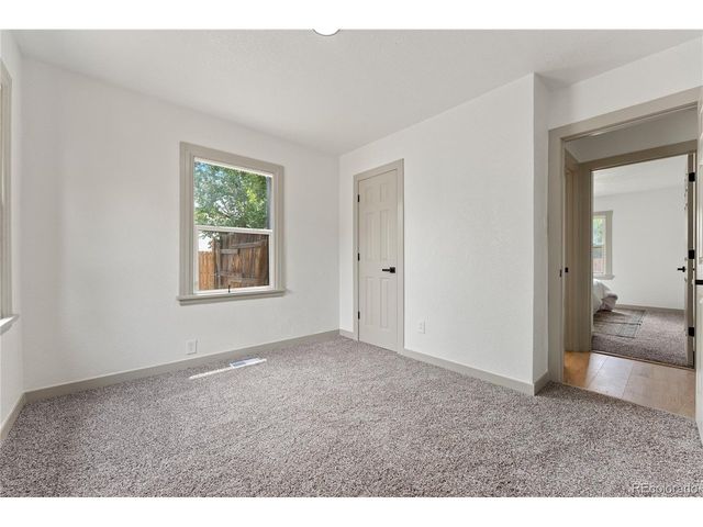 1716 Nome St, Aurora, CO 80010