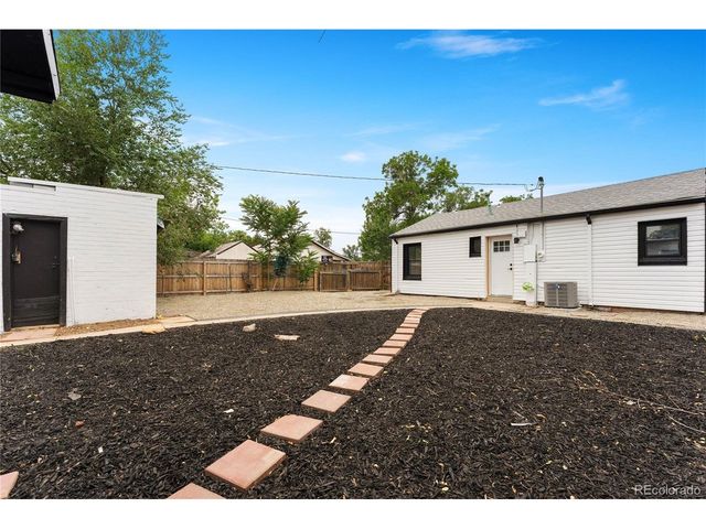 1716 Nome St, Aurora, CO 80010