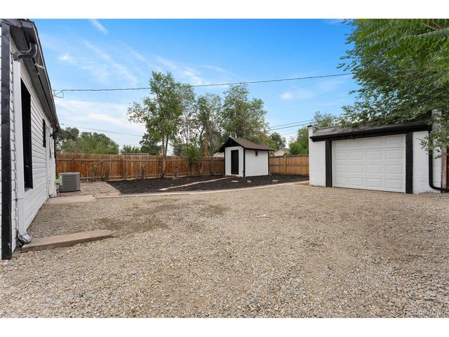 1716 Nome St, Aurora, CO 80010