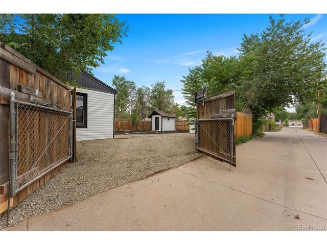 1716 Nome St, Aurora, CO 80010