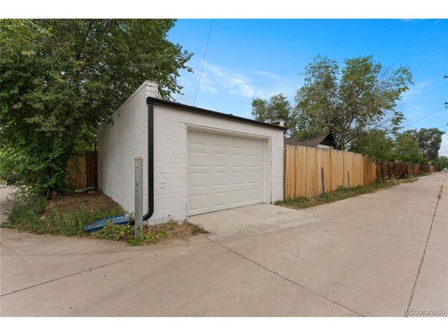 1716 Nome St, Aurora, CO 80010