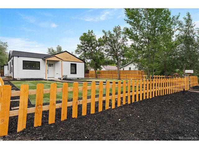1716 Nome St, Aurora, CO 80010