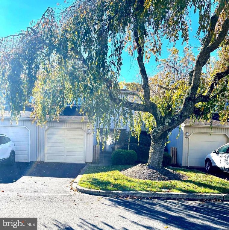 1502 SENECA RUN, Ambler, PA 19002