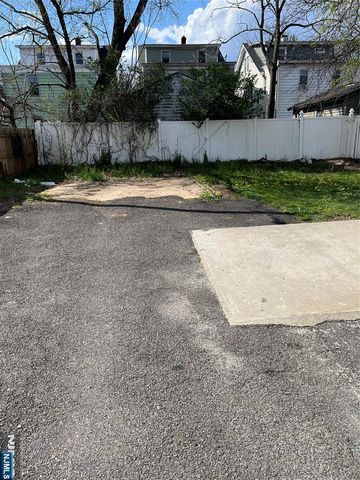 129 Dewey Street, Newark, NJ 07112