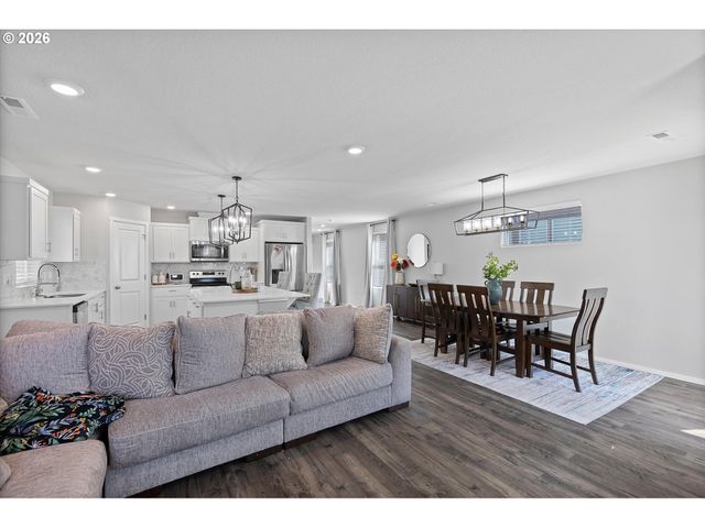 17514 Nw 10TH Ave, Ridgefield, WA 98642