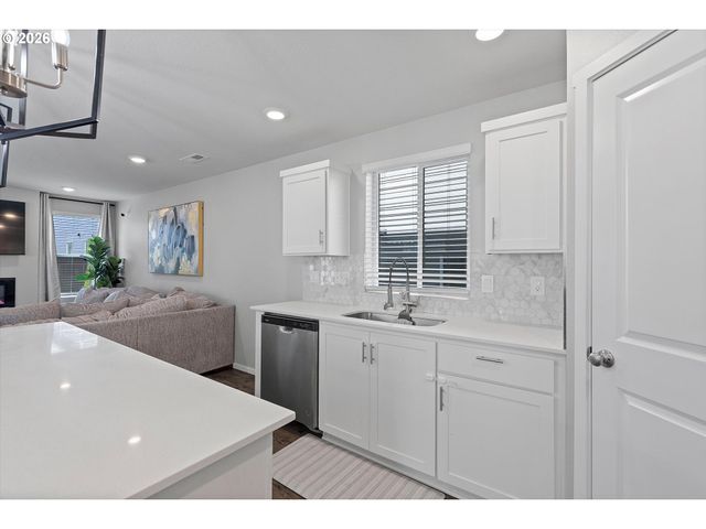 17514 Nw 10TH Ave, Ridgefield, WA 98642