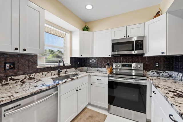 2950 SE Ocean Boulevard 119-6, Stuart, FL 34996