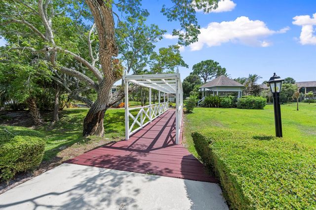 2950 SE Ocean Boulevard 119-6, Stuart, FL 34996