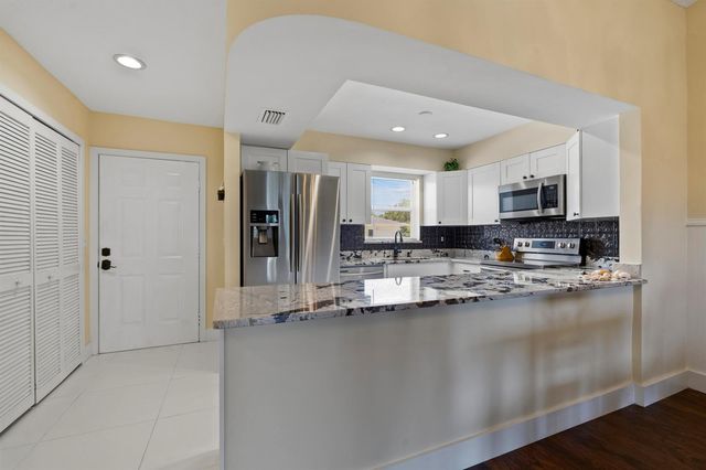2950 SE Ocean Boulevard 119-6, Stuart, FL 34996